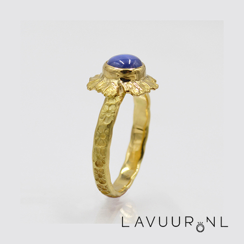 gouden ring met stersaffier