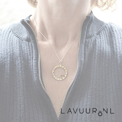 Zilveren hanger met topaas en emaille