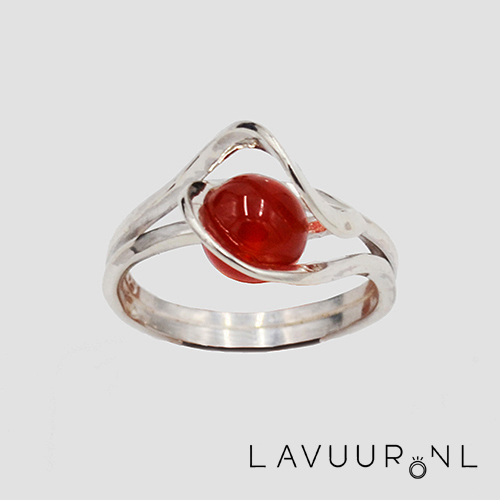 Zilveren ring met rode carneool