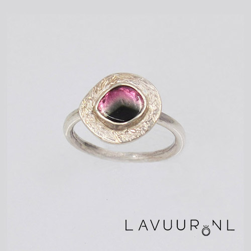 Zilveren ring met roze-zwarte toermalijn