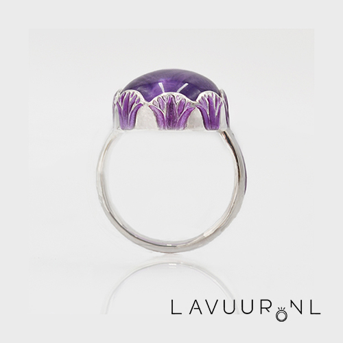 Zilveren ring met amethist en emaille