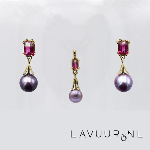 sieradenset van gouden collier en oorbellen, gezet met bicolor roze toermalijn en lila-kleurige zoetwater parel