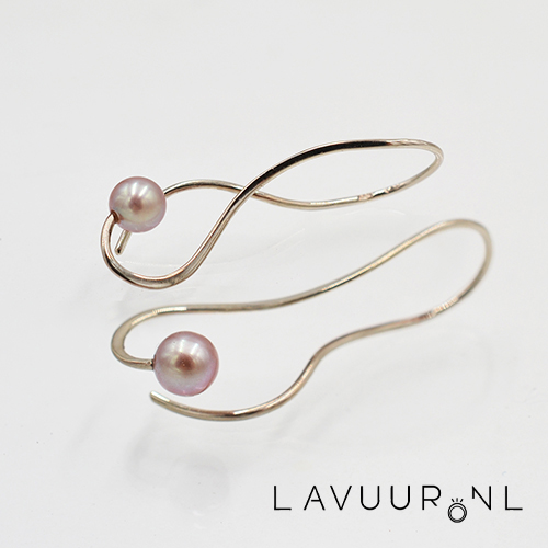witgouden oorhangers met parel